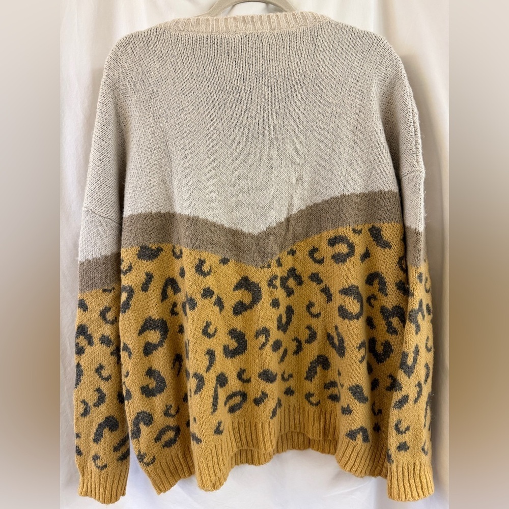 Leopard Print Colorblock Sweater - Picture 3 of 3